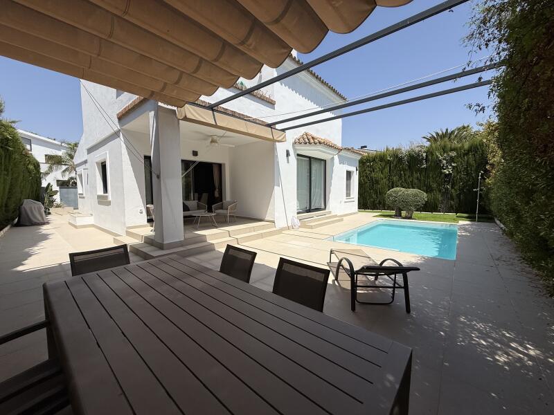 CHALET REFORMADO EN URBANIZACIÓN "EL ZAUDIN"