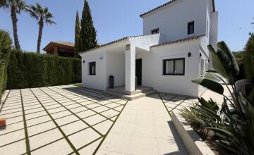 CHALET REFORMADO EN URBANIZACIÓN "EL ZAUDIN" 4