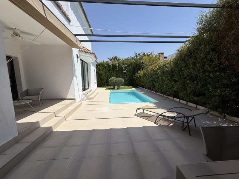 CHALET REFORMADO EN URBANIZACIÓN "EL ZAUDIN"