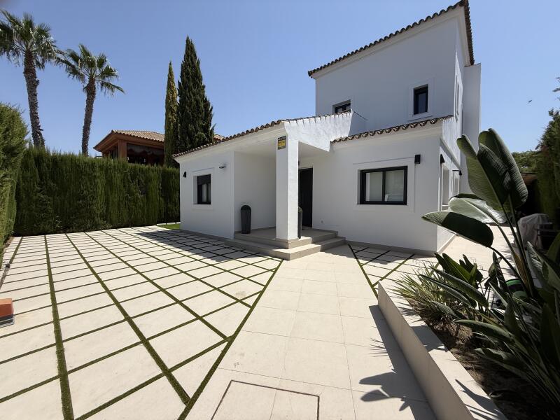 CHALET REFORMADO EN URBANIZACIÓN "EL ZAUDIN"