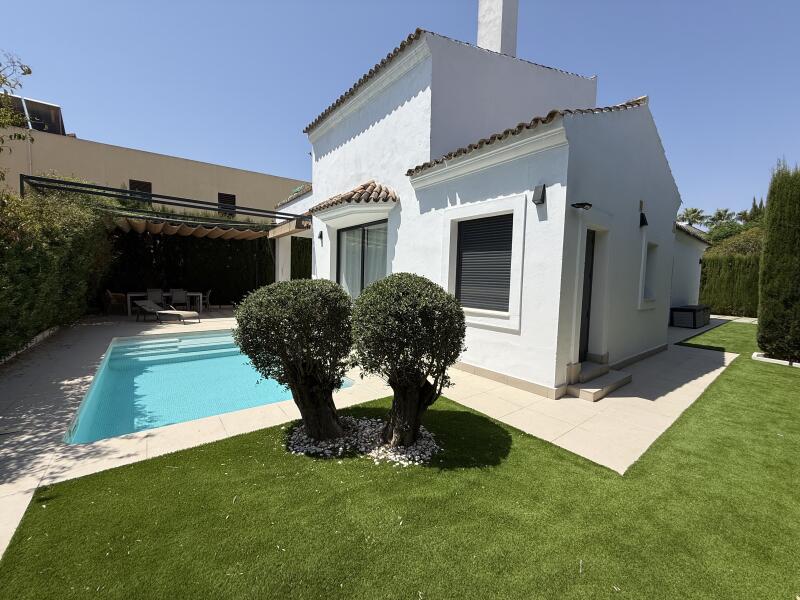 CHALET REFORMADO EN URBANIZACIÓN "EL ZAUDIN"