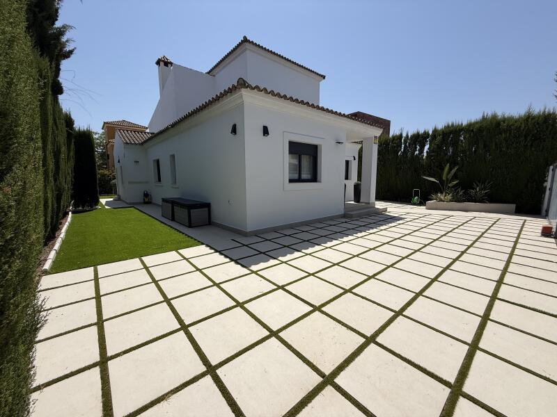 CHALET REFORMADO EN URBANIZACIÓN "EL ZAUDIN"