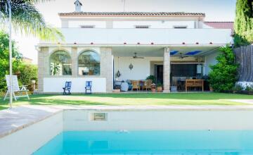  Unique opportunity to live VERY NEAR SEVILLA with  FIRST QUALITY OF LIFE  1