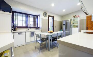  Unique opportunity to live VERY NEAR SEVILLA with  FIRST QUALITY OF LIFE  8