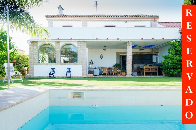  Unique opportunity to live VERY NEAR SEVILLA with  FIRST QUALITY OF LIFE 