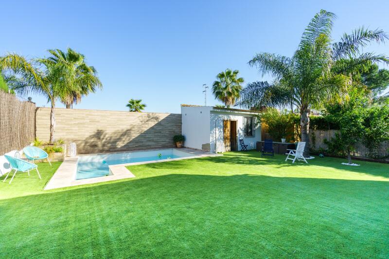  Unique opportunity to live VERY NEAR SEVILLA with  FIRST QUALITY OF LIFE 