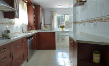 SPACIOUS AND BRIGHT HOUSE in Condequinto 9