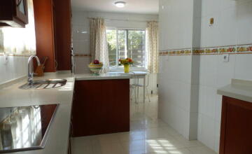 SPACIOUS AND BRIGHT HOUSE in Condequinto 10