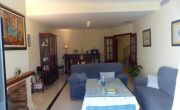SPACIOUS AND BRIGHT HOUSE in Condequinto 21