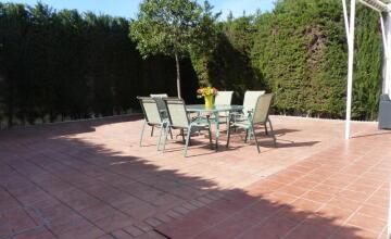 SPACIOUS AND BRIGHT HOUSE in Condequinto 1