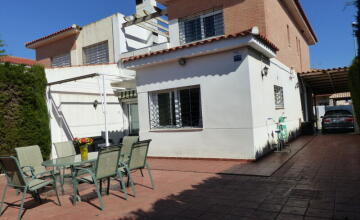 SPACIOUS AND BRIGHT HOUSE in Condequinto 30