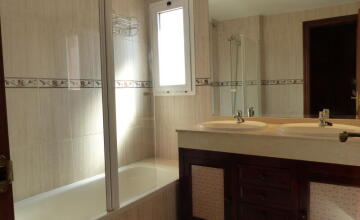 SPACIOUS AND BRIGHT HOUSE in Condequinto 40