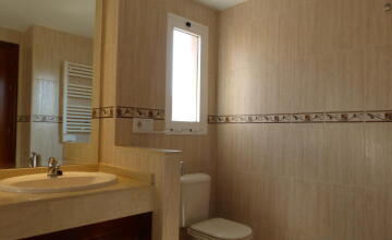 SPACIOUS AND BRIGHT HOUSE in Condequinto 41