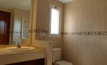 SPACIOUS AND BRIGHT HOUSE in Condequinto 42