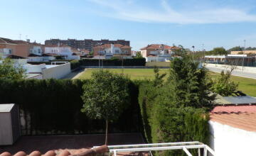 SPACIOUS AND BRIGHT HOUSE in Condequinto 47