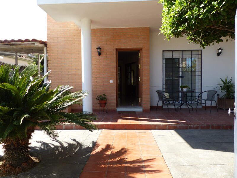 SPACIOUS AND BRIGHT HOUSE in Condequinto