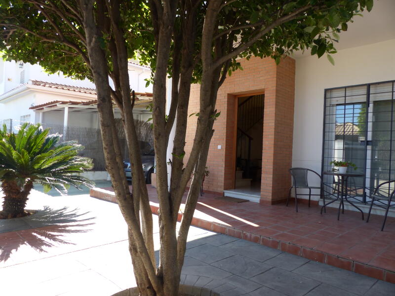 SPACIOUS AND BRIGHT HOUSE in Condequinto